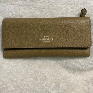 NWOT COACH Soft Leather Trifold Wallet.